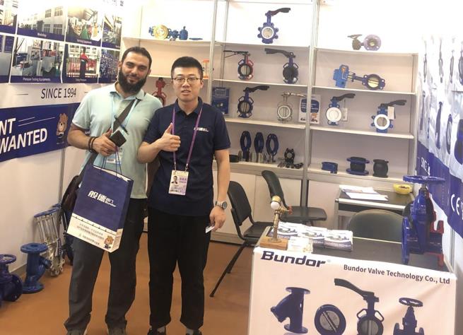 A Chilean customer received an invitation from the Bundor Canton Fair to come to Guangzhou from the distant southern hemisphere. 